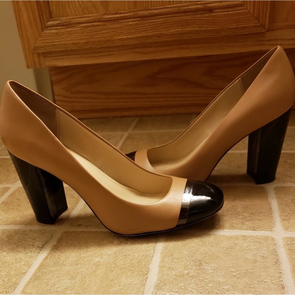 EUC Calvin Klein Blaine heels- the perfect & necessary staple heel! - Picture 2 of 9